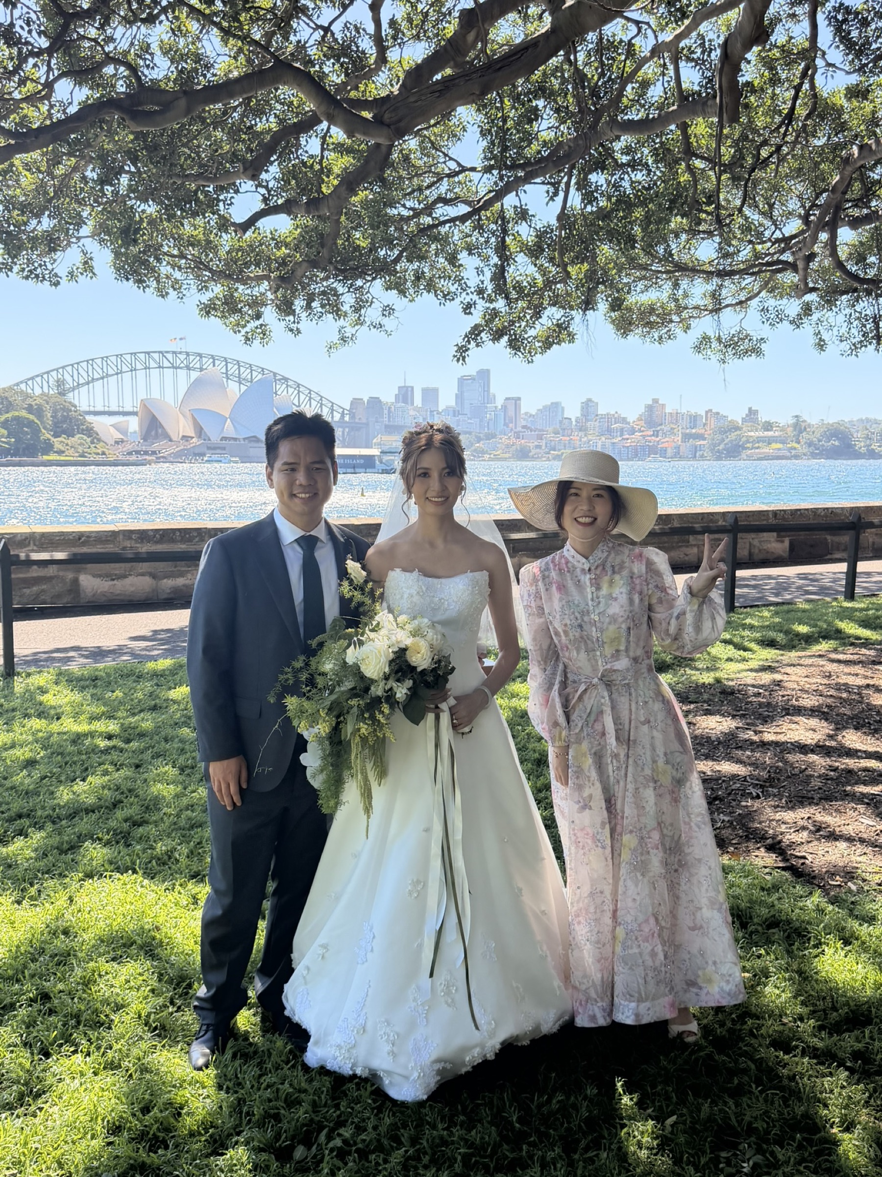 Wedding couple with Sydney Harbour Bridge and Opera House in the background